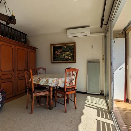 T2 With Terrace In Apartment Saint-Cyr-sur-Mer