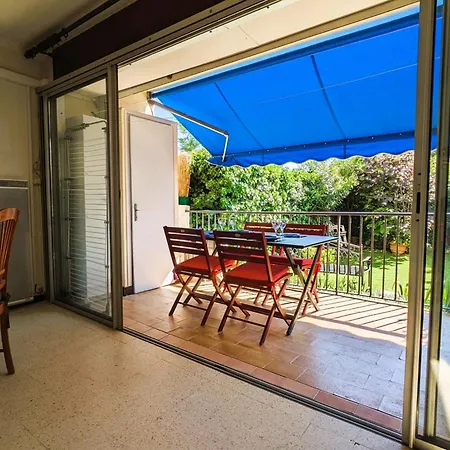 Apartament T2 With Terrace In Saint-Cyr-sur-Mer